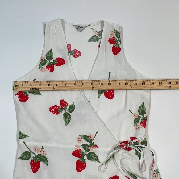 Rails Dress Size XS Wrap Front Strawberry Print - Picture 8 of 14